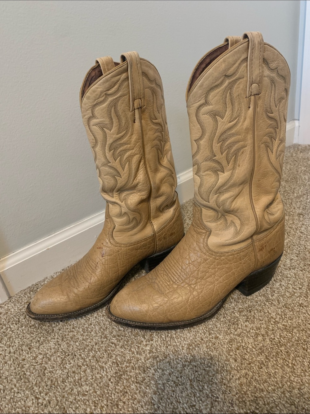 Women’s size 8.5 Tony Lama Tan Western Cowboy Boots